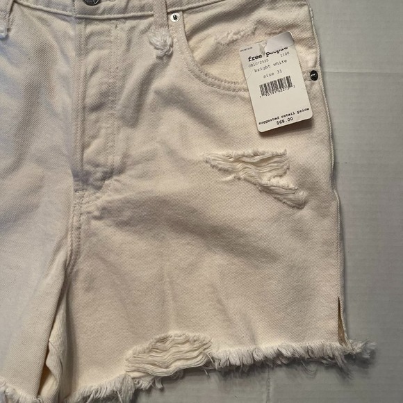 NWT We The Free Women's Bright White Distressed Cut-Off Jean Shorts Size 31 - Picture 5 of 9